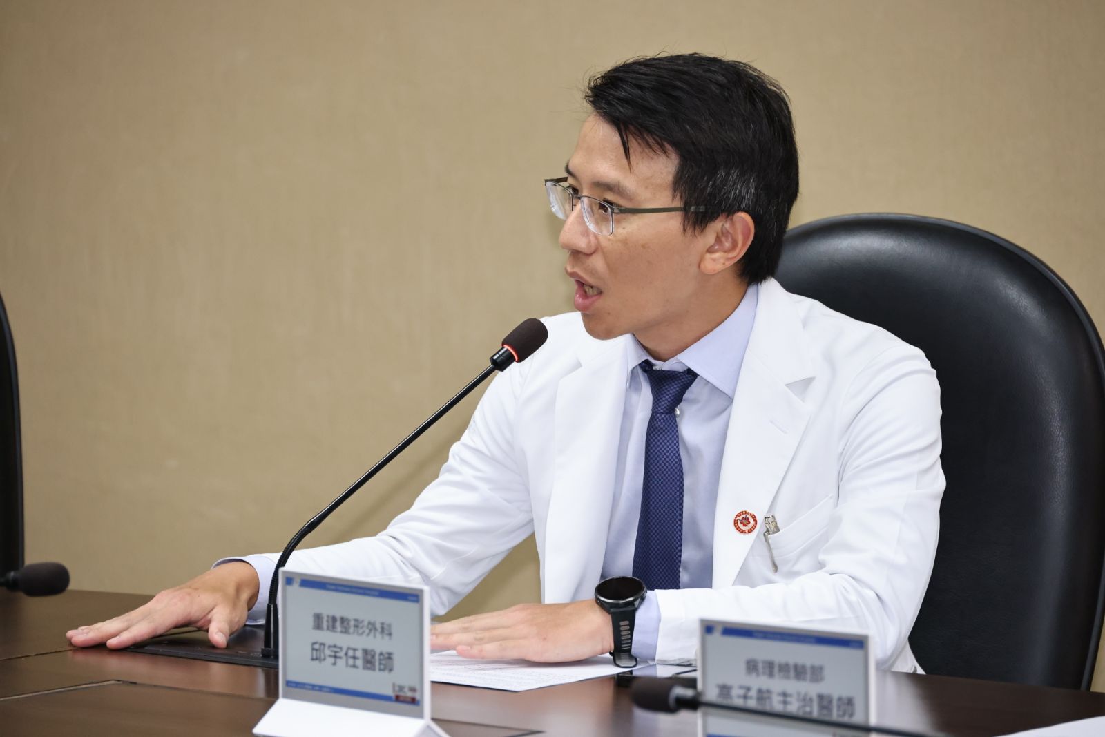 重建整型外科邱宇任醫師表示,皮膚癌已成重要健康議題,民眾若發現久未癒合傷口、異常色素斑塊或疑似病灶,應儘早就醫,把握治療時機。