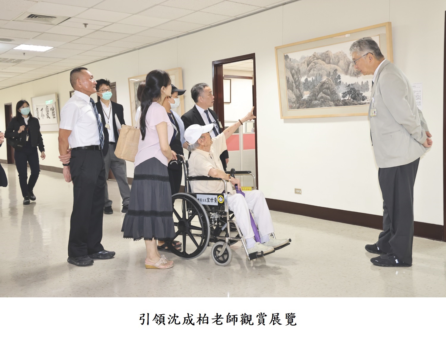 引領沈成柏老師觀賞展覽