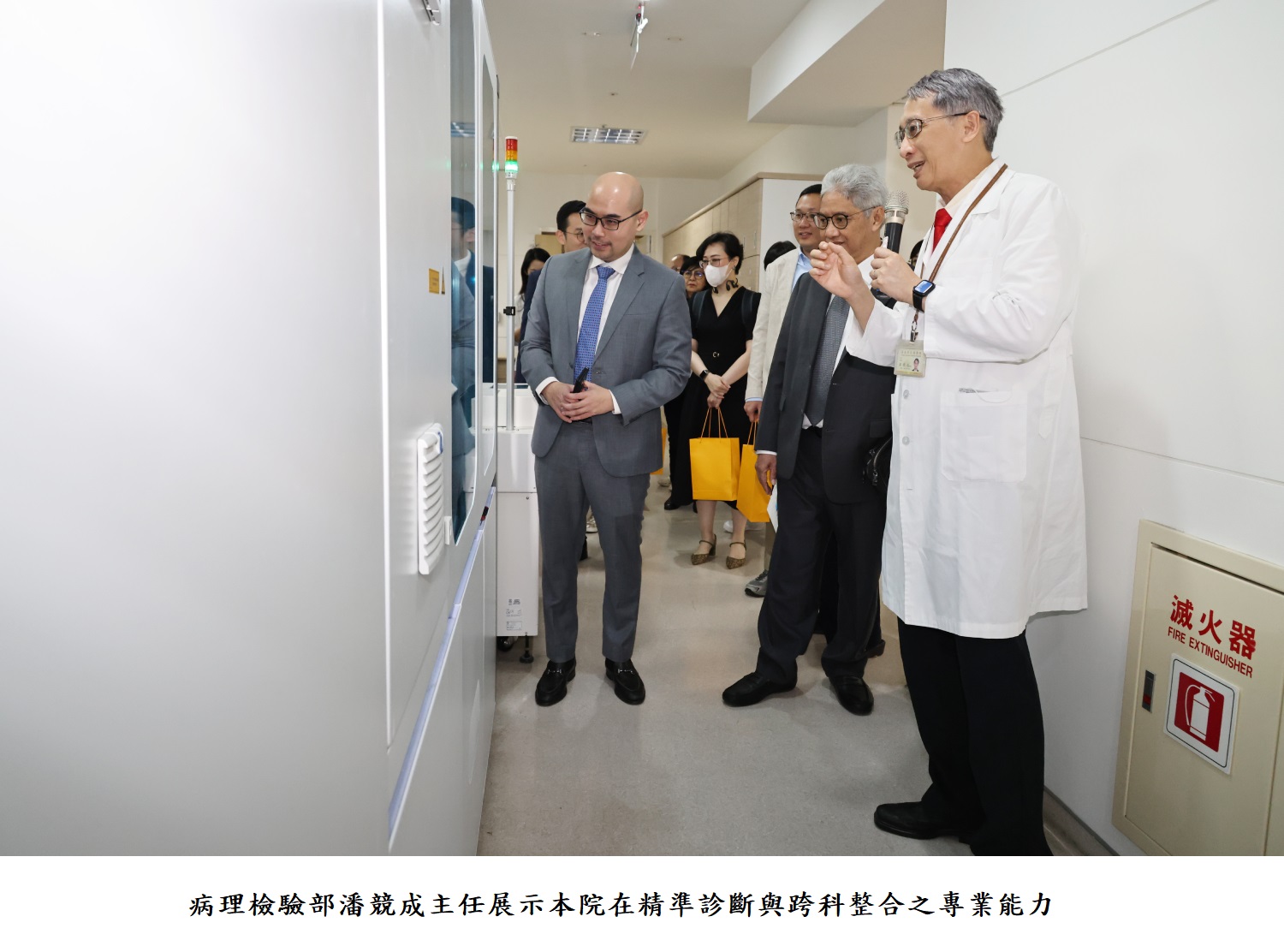病理檢驗部潘競成主任展示本院在精準診斷與跨科整合之專業能力